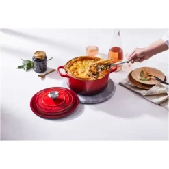 LE CREUSET Cocotte en fonte Ronde 26 cm Cerise Signature* Cocotte En Fonte
