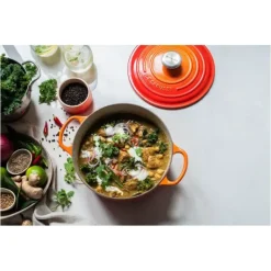 LE CREUSET Cocotte en Fonte Ronde 22 cm Volcanique Signature* Cocotte En Fonte