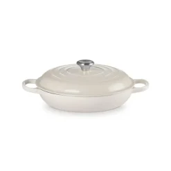 LE CREUSET Faitout Meringue en Fonte avec Intérieur Sable 30 cm Signature* Faitout