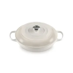 LE CREUSET Faitout Meringue en Fonte avec Intérieur Sable 30 cm Signature* Faitout