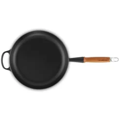 LE CREUSET Poêle en Fonte 28 cm Noir Mat avec Manche en Bois Signature* Poêles