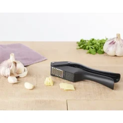 MASTRAD Presse et Tranche Ail Noir* Presse Purée Et Moulin Légumes